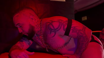 Me pre&ntilde_a macho en sauna en colombia Dark club