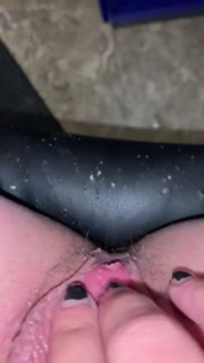 Fingering myself and squirting for my birthday - add me @kinkymama21 for custom content