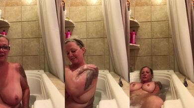 Milf nails herself in hot bubbly jacuzzi