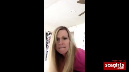 Milf lunch break doggy style on her desk