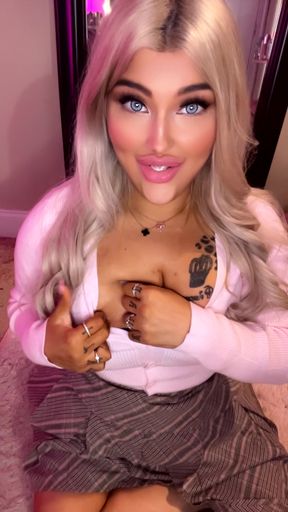 Amateur with big tits exposes her only fans content
