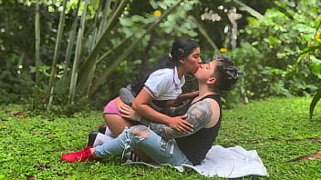 COLEGIALA CALIENTE PILLADA FOLLANDO EN PUBLICO CON SU NOVIO 2/2