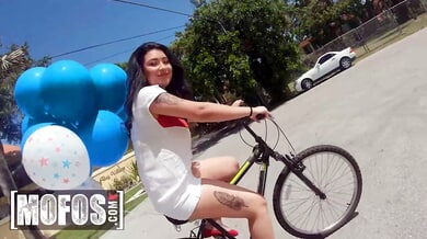 Michele James and Serena Skye ride Peter Green together in a hot threesome