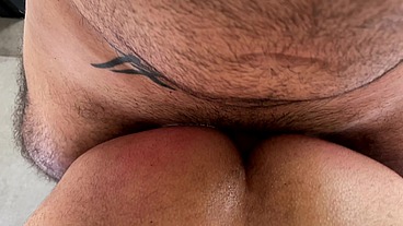Room Ser[r]vices avec Nicholas Bardem & Oskar Ivan