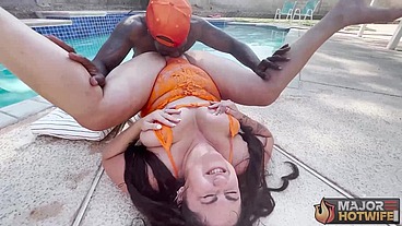 Thick Brunette MILF Josie Jaxxon Gets Banged Outdoors By Rome Major!