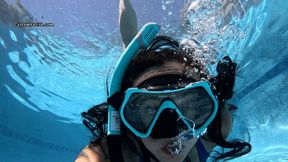Roxy Tests Out Snorkel Mask at the Pool HD (1920x1080)