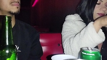 Casada fica viciada em ir pro swing aonde pode dar a buceta e chupar quantas rolas quiser e o marido adora gravar ela sendo a Putinha da noite comida por vários