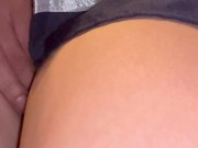 電車の中でスカートの中に手を入れて指で弄り始めたので、濡れてしまった / 電車 / 撮影 / 指で弄る