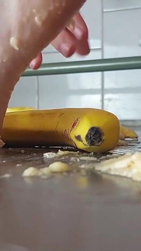 I crush bananas like your dick