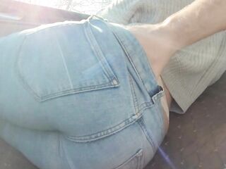 Risky in Car, Sexy Beauty in Taut Jeans Seducing Me