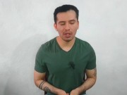 Joven religioso hace sexo oral por primera vez a musculoso de 21cm en la oficina del trabajo! Relato