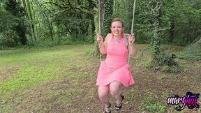 ma premiere douche doree, bien baisee et arrosee sur la balancoire ma ...