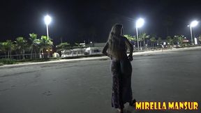 mirella mansur e agatha ludovino aprontando na praia da enseada guaruja