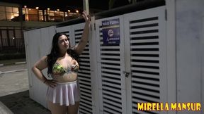 mirella mansur e agatha ludovino aprontando na praia da enseada guaruja