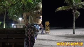 mirella mansur e agatha ludovino aprontando na praia da enseada guaruja