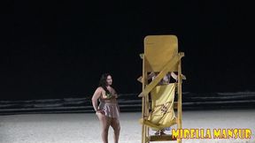 mirella mansur e agatha ludovino aprontando na praia da enseada guaruja