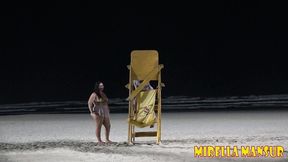mirella mansur e agatha ludovino aprontando na praia da enseada guaruja