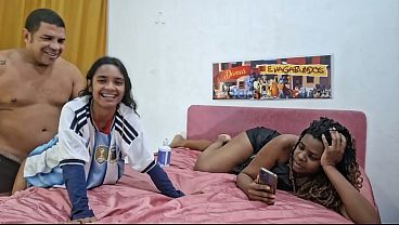 Chamei a vizinha para me ver arrombando o cu