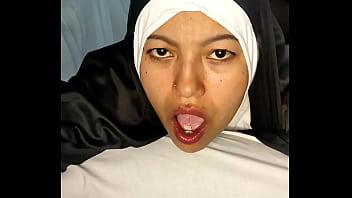NUN LIKES TO SWALLOW CUM!
