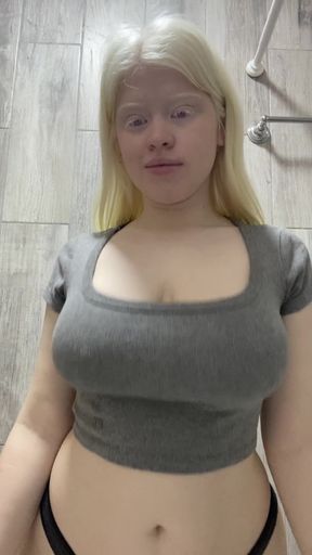 Amateur onlyfan babe exposes her body