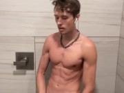 Everyone was saying  🍆 when I was squatting, so I showed them in the locker room😌