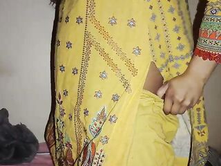 Stepmom Giving Tugjob and hug spunk fountain