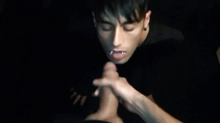 Amatorzy-nastolatkowie robią niezłe laski wielkim kutasom, a potem biorą brutalny anal z perspektywy pierwszej osoby