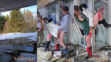 Je Suce un Mec dans une Vieille Cabine Téléphonique, Mon Mec Filme et Participe On Me Baise la Chatte à Tour de Rôle