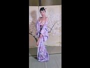 裸に着物　Wearing a kimono over bare skin