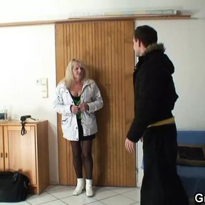 Tricky guy picks up mature blonde and fucks her