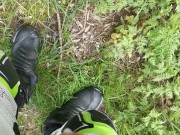 Éjaculation en forêt durant sortie moto