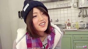 Japanese Teen 18+ Give First Blowjob