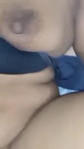 Janda Indonesia pussy is made wet by Popcon