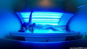 Sexy Bbw Playing Public Tanning Bed - Sexynebbw