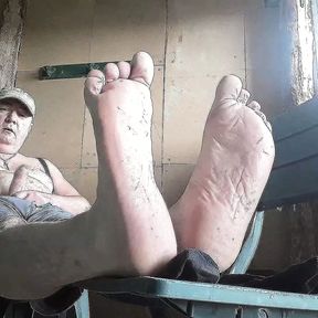 My fat smelly feet exhib at the hunters&#039; hut