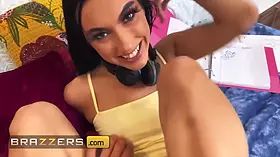 (jazmin luv) lets (Johnny Castle) get a taste of her cunny before sending him back to his gf - brazzers