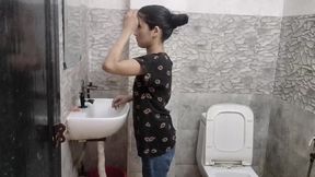 Step sister ko bathroom me le jake pel diya