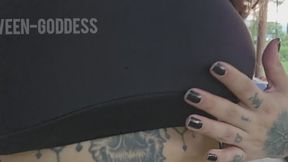 Having fun in the taxi... without the driver knowing