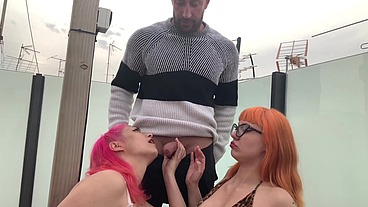 THREESOME. Two bored girls call an antenna technician to suck his cock and fuck him hard