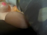 Je baise ma poupée en pensant à elle