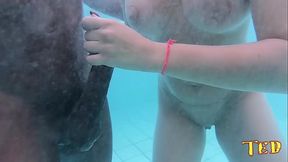 Cibele Pacheco dando aula de boiar para o negr&atilde_o - Higor Negr&atilde_o