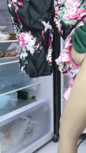 Thrilling moment from &quot;Thai girl looking for food gets in front of the refrigerator&quot;