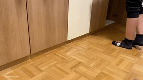 TRYING OUT KYLIES BIG SLIPPERS - MP4 Mobile Version