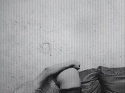 Femboy se mete el dildo hasta el fondo y grita