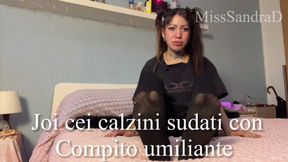 Joi cei calzini sudati con compito umiliante