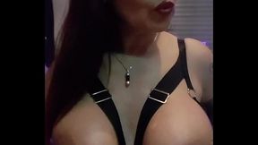 En ce mardi soir branler vous sur mes gros seins mes fans