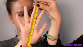 Hot Girls Hand Comparison - Finger Size - HD MP4