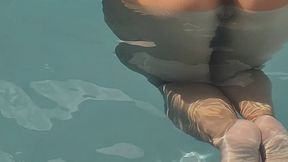 Hot Spa MILF – Wet Ass Tease & Toy Play