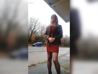 Amateur crossdresser Daisy next to busy main road .