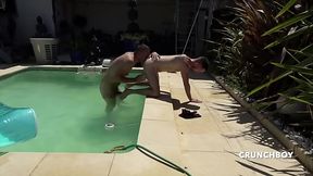 JIMY bais&eacute_ sans capote par la grosse bite de fred